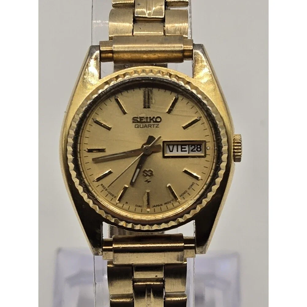 Seiko SQ Women 8523-0058 Day Date Fluted Two Tone Quartz 23mm Watch 6.5
